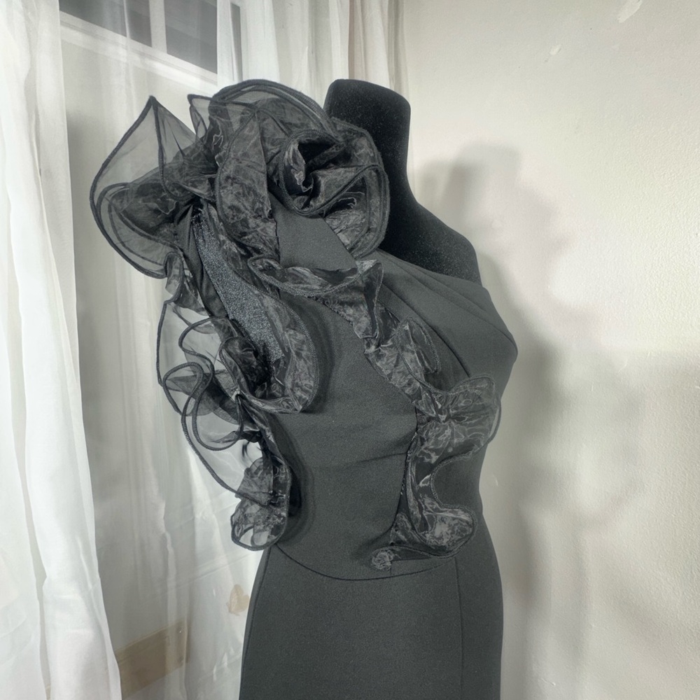 Chic Black One-Shoulder Jumpsuit with Ruffle Detail - Picture 5 of 7